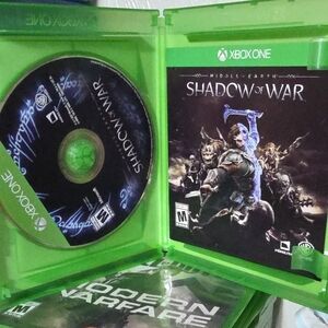 One Middle-Earth: Shadow of War Game - Green Case